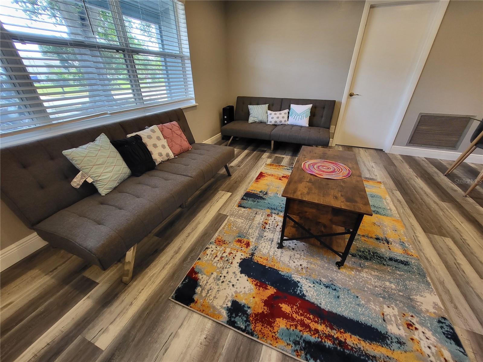 Image 3 of 27 For 5624 Lime Way A