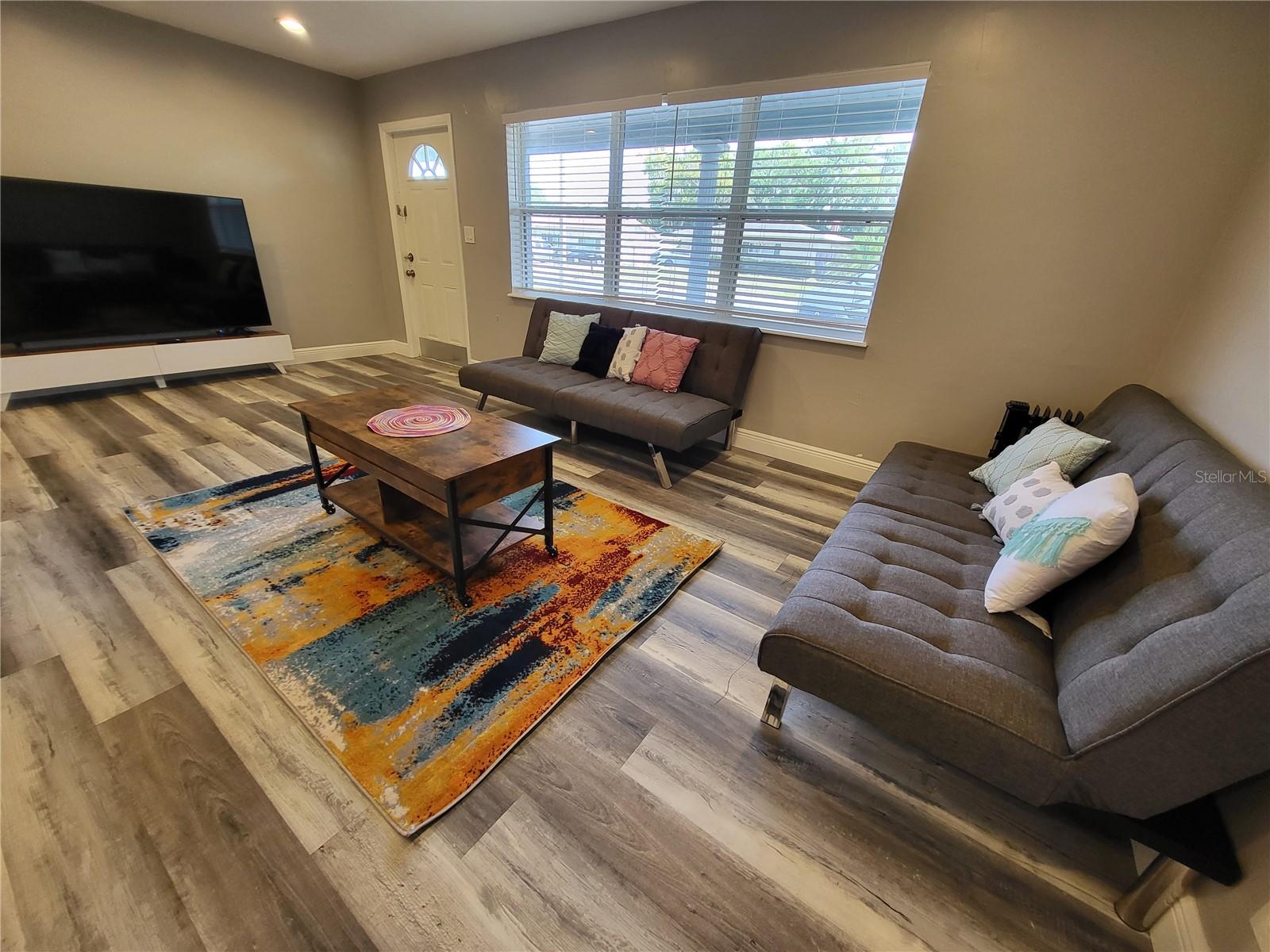 Image 4 of 27 For 5624 Lime Way A