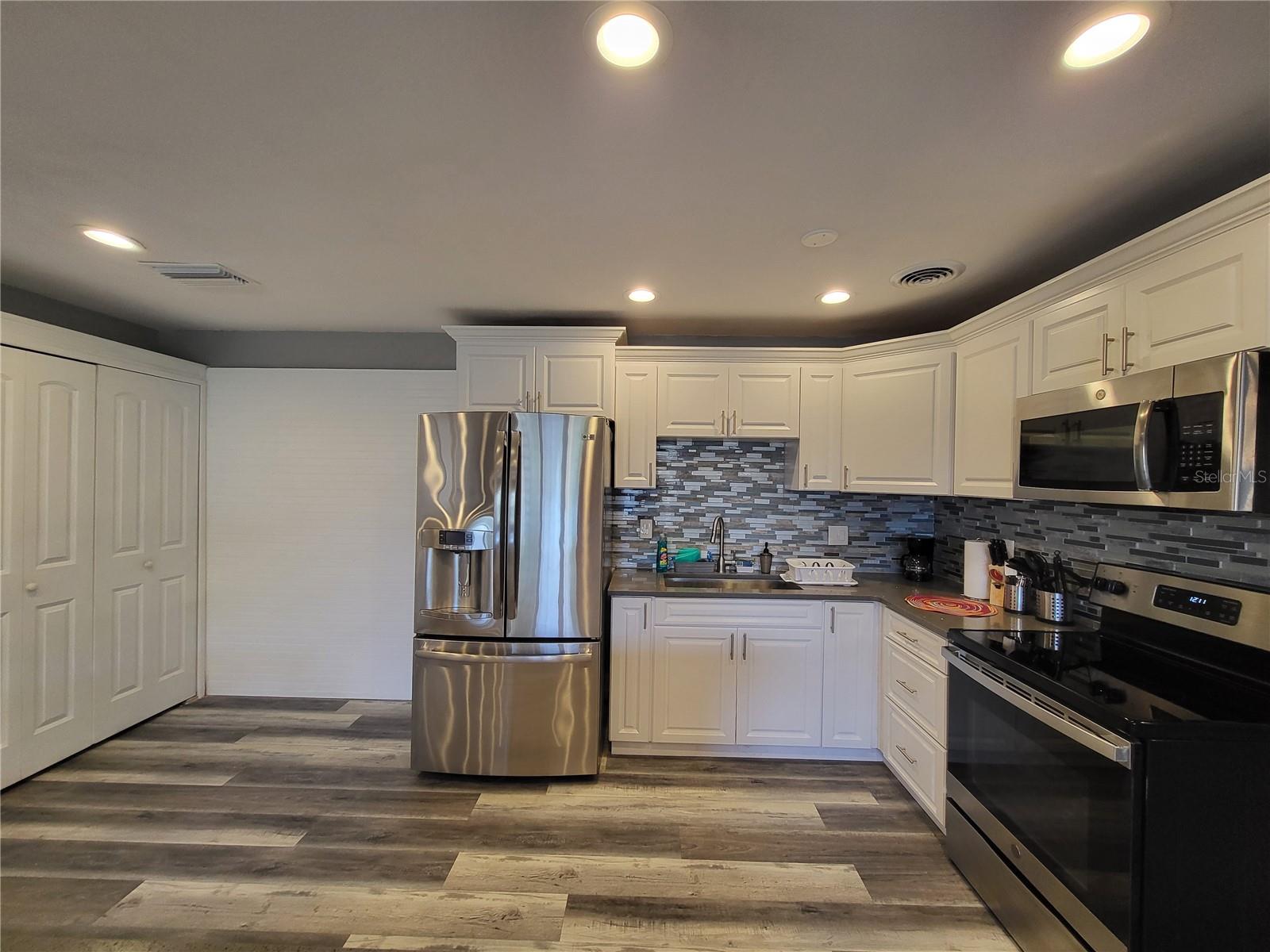 Image 6 of 27 For 5624 Lime Way A