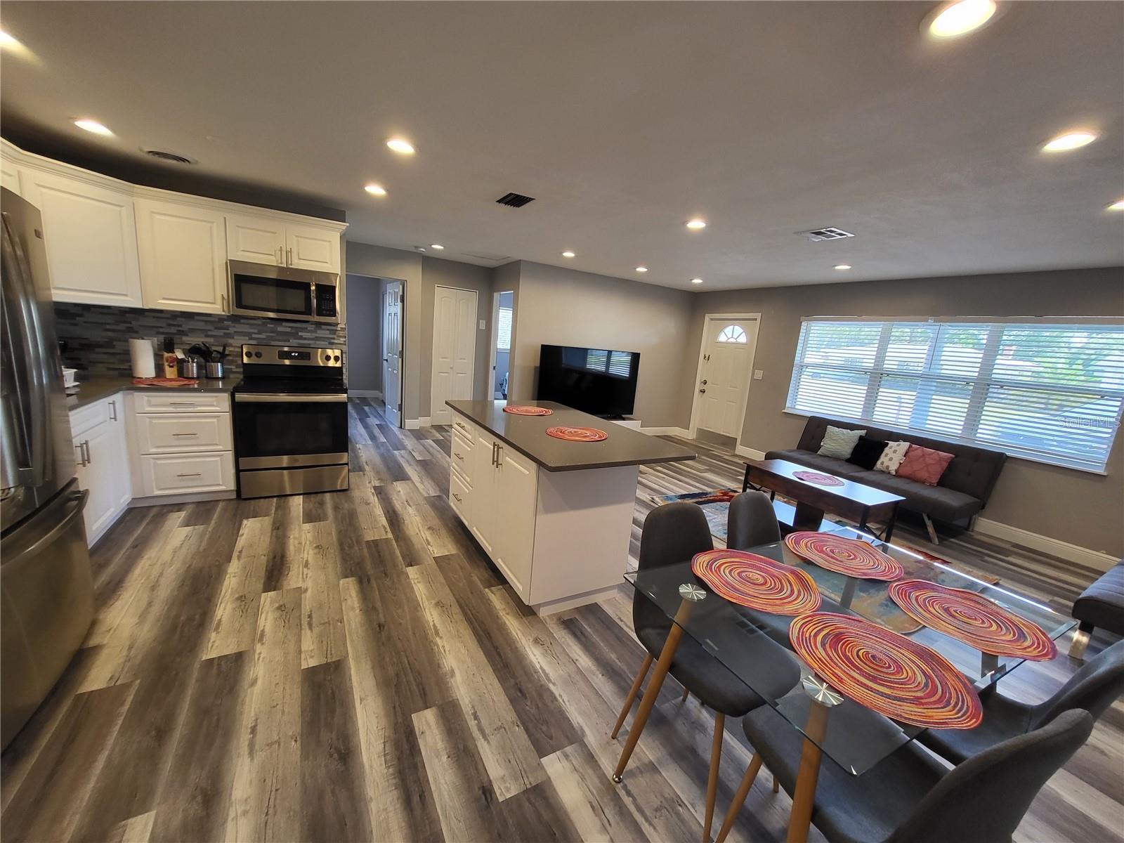 Image 7 of 27 For 5624 Lime Way A