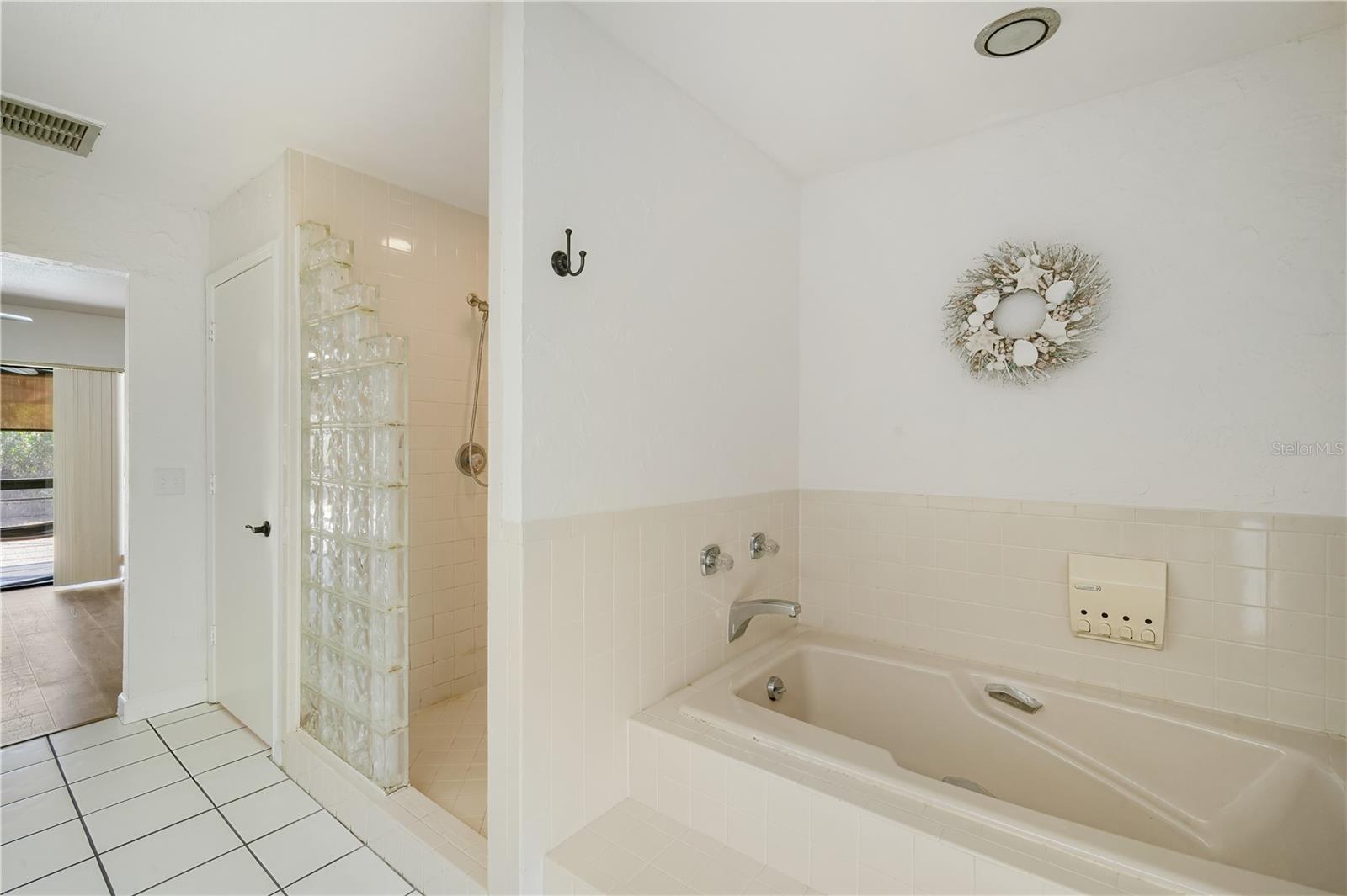 Listing photo id 8 for 109 Holly Tree Lane