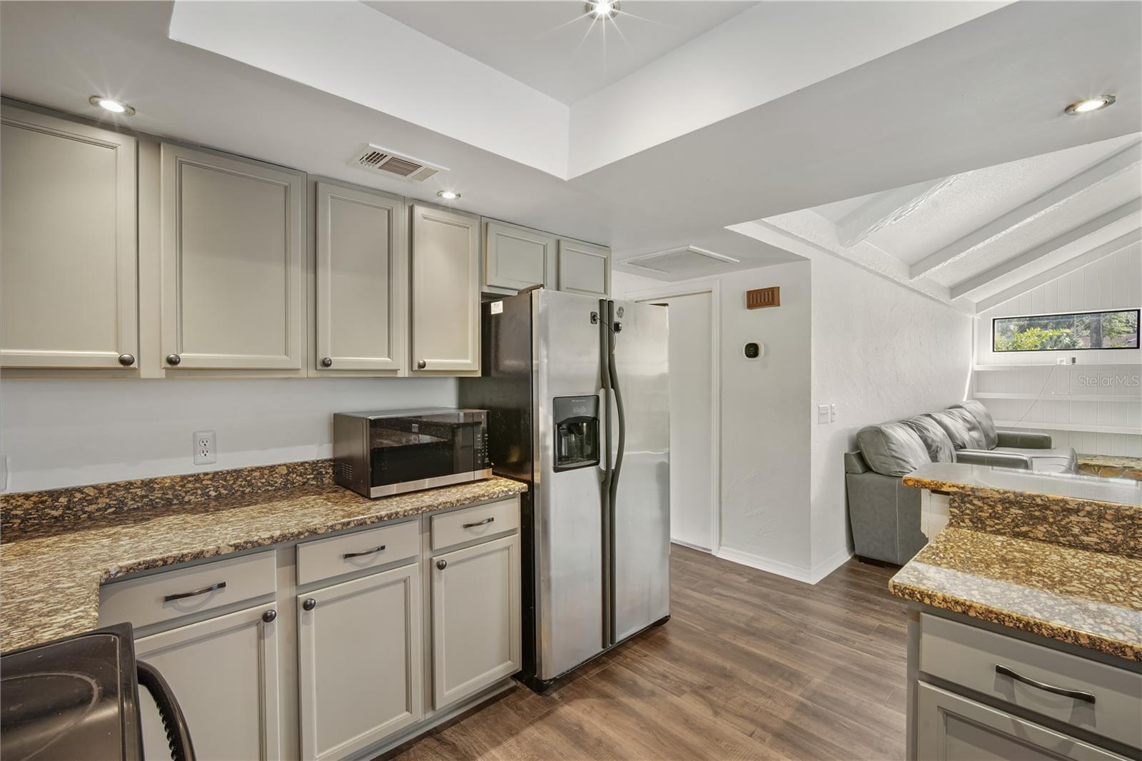 Listing photo id 9 for 109 Holly Tree Lane