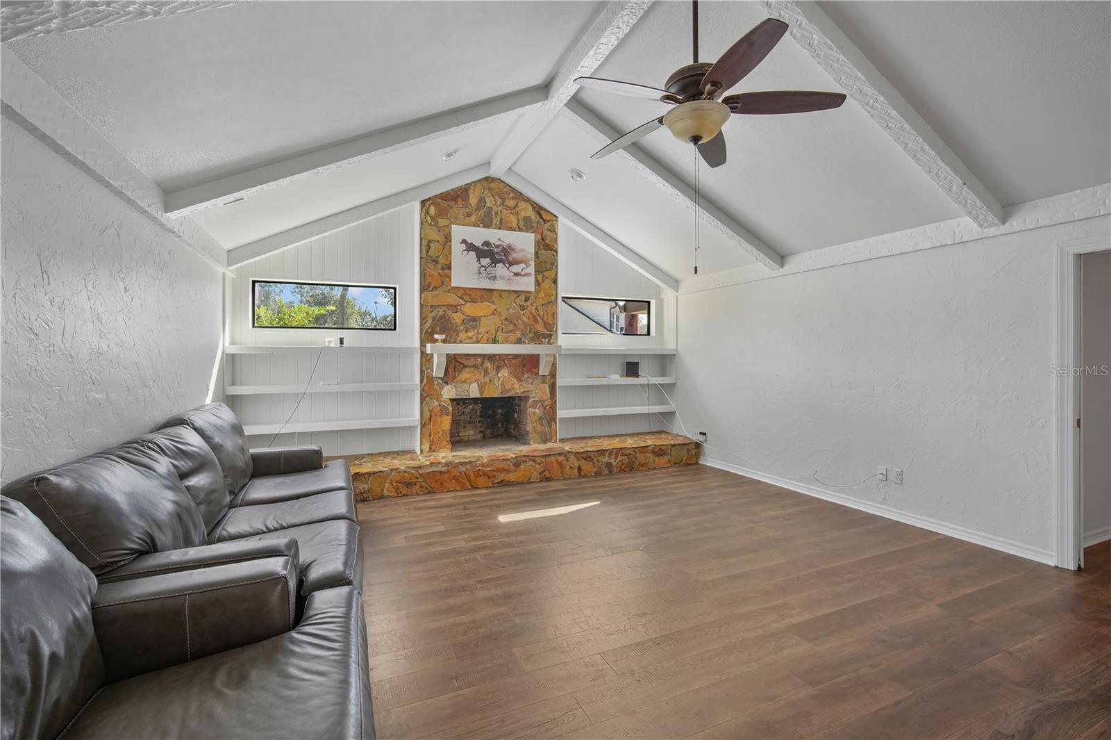 Listing photo id 15 for 109 Holly Tree Lane