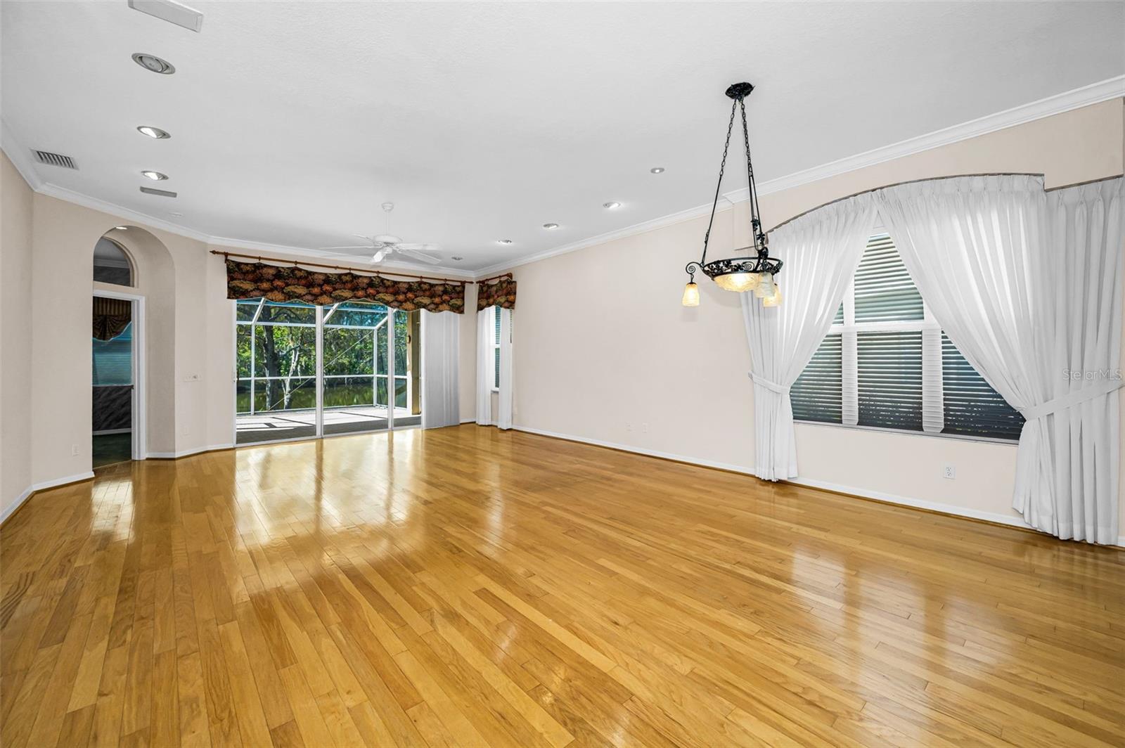 Image 6 of 40 For 4738 Pebble Brook Drive