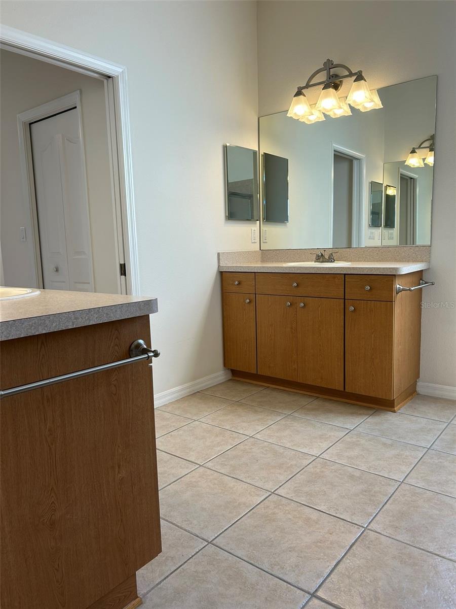 Image 15 of 28 For 11204 Clear Oak Circle