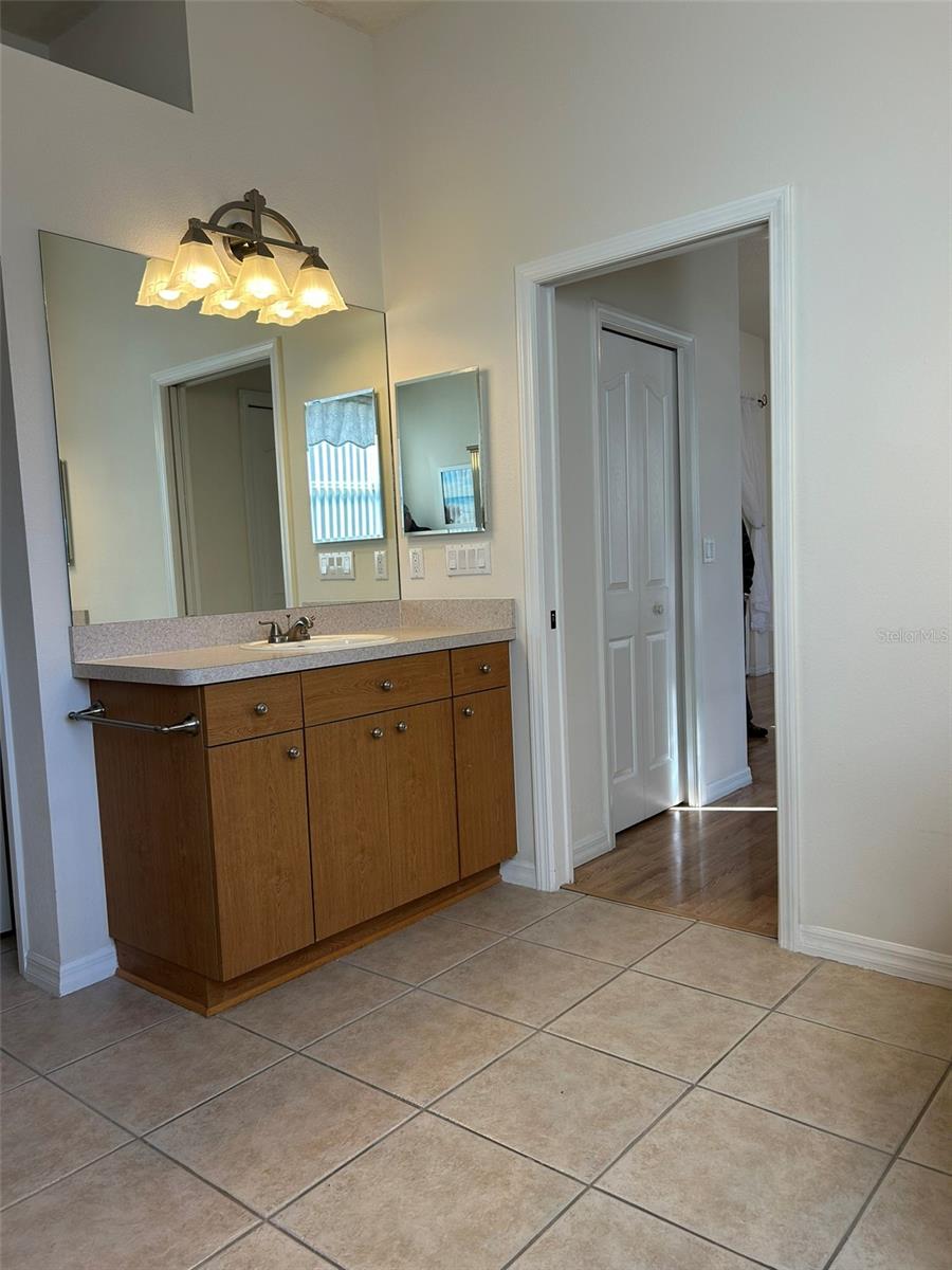 Image 17 of 28 For 11204 Clear Oak Circle