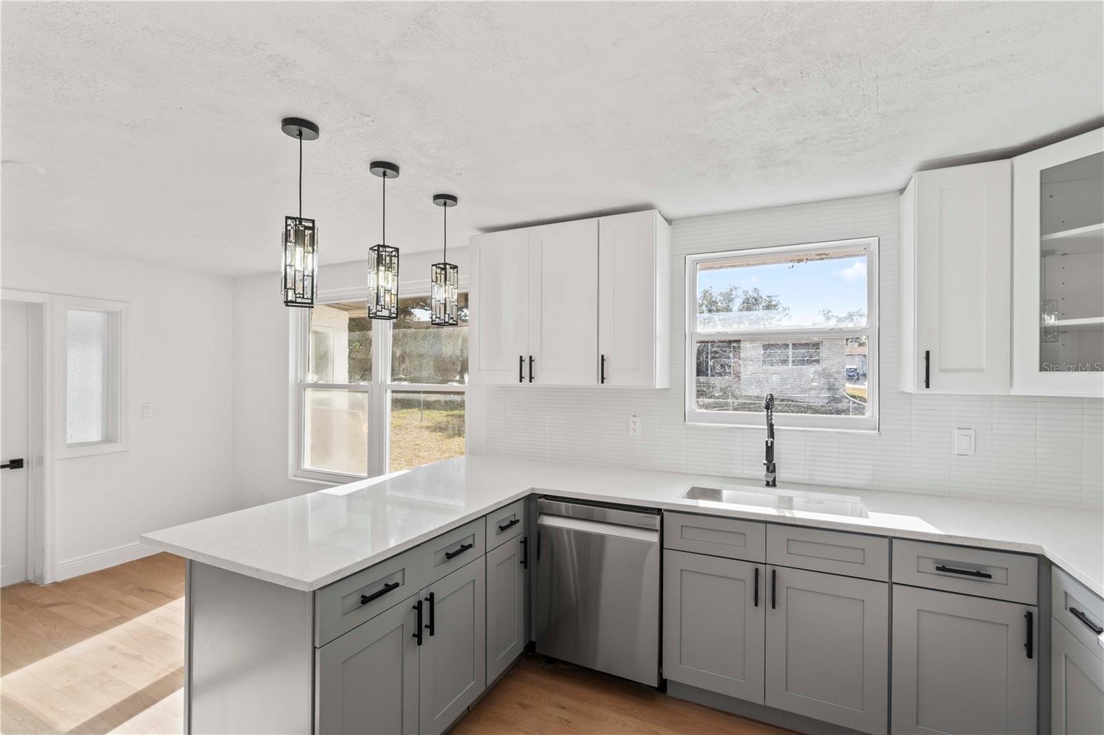 Image 11 of 31 For 10072 Northcliffe Boulevard