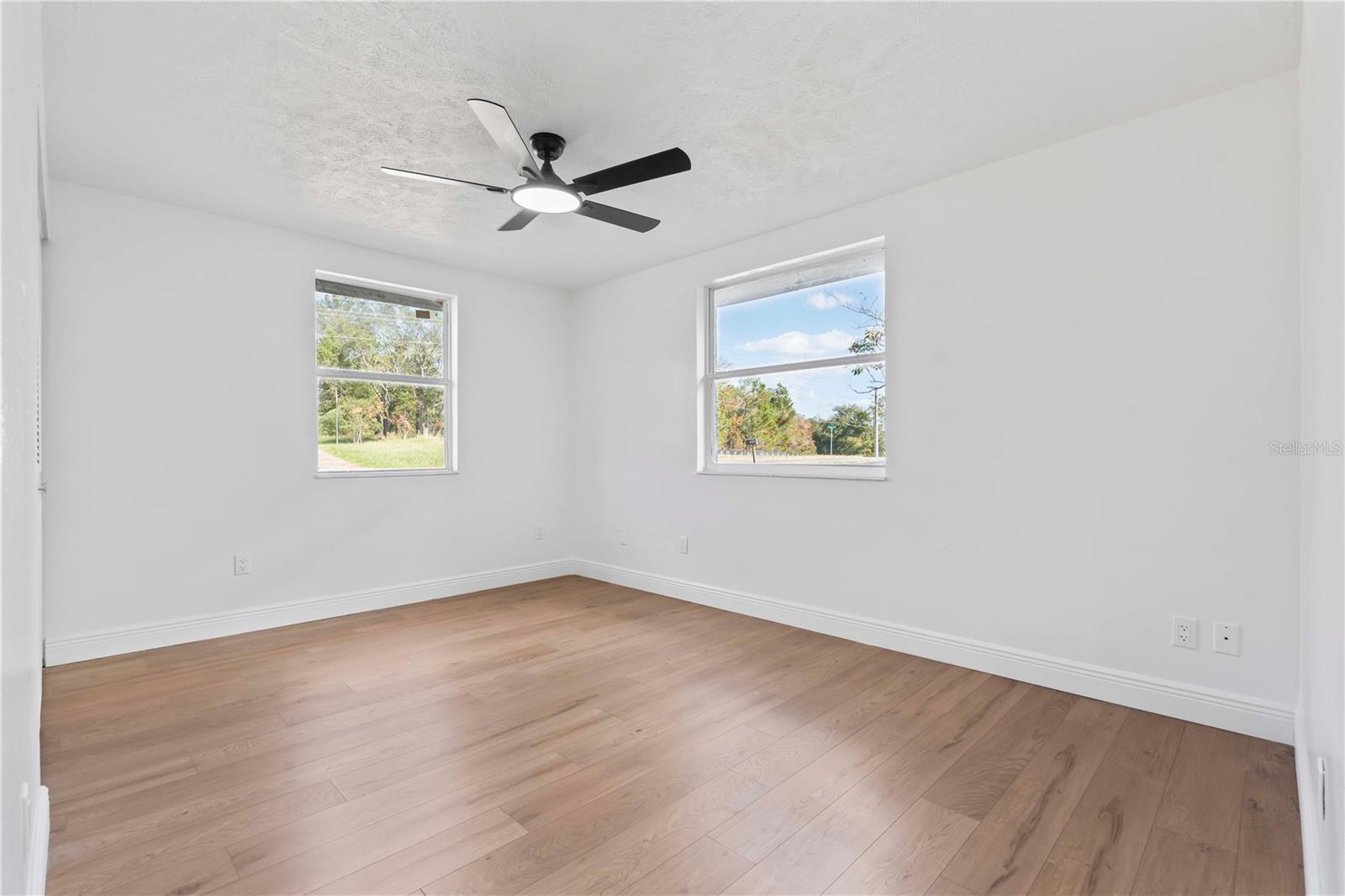 Image 18 of 31 For 10072 Northcliffe Boulevard