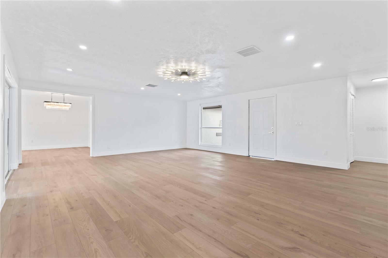 Image 21 of 31 For 10072 Northcliffe Boulevard