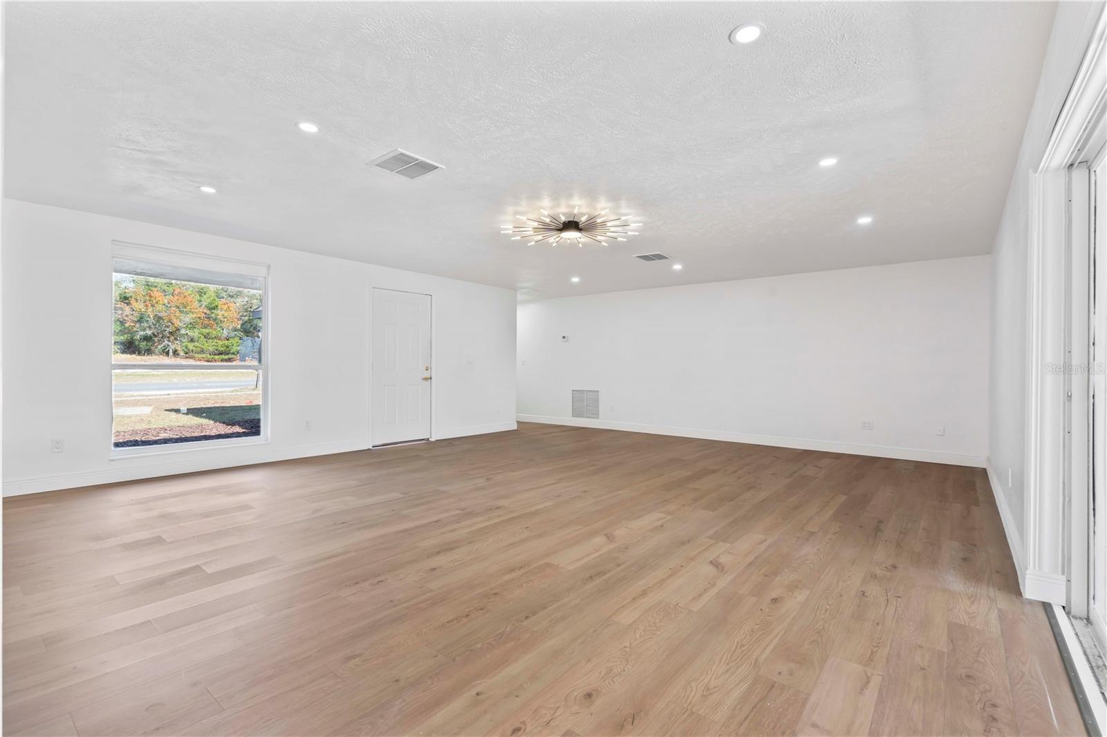 Image 23 of 31 For 10072 Northcliffe Boulevard