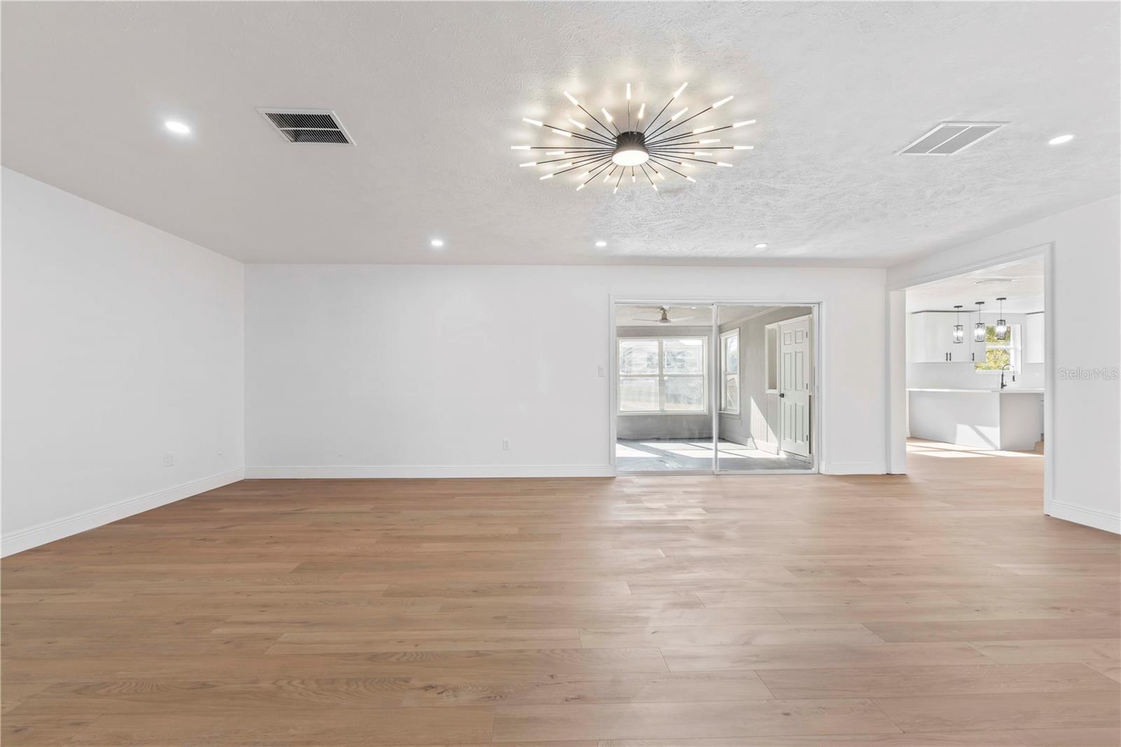 Image 24 of 31 For 10072 Northcliffe Boulevard