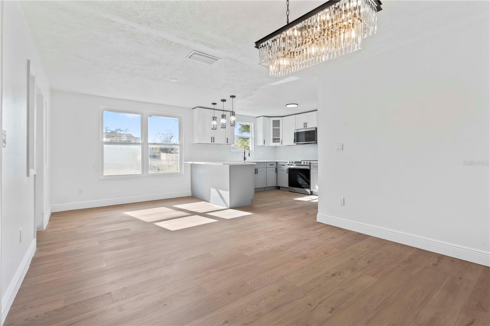 Image 7 of 31 For 10072 Northcliffe Boulevard