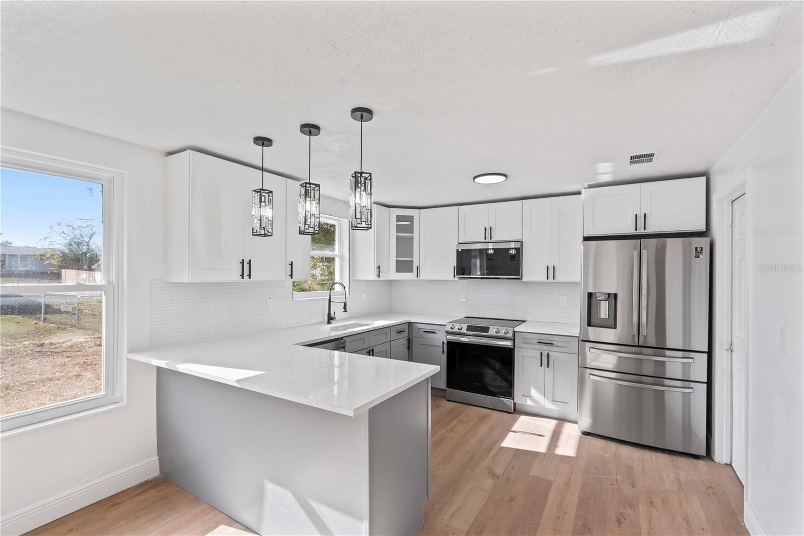 Image 8 of 31 For 10072 Northcliffe Boulevard