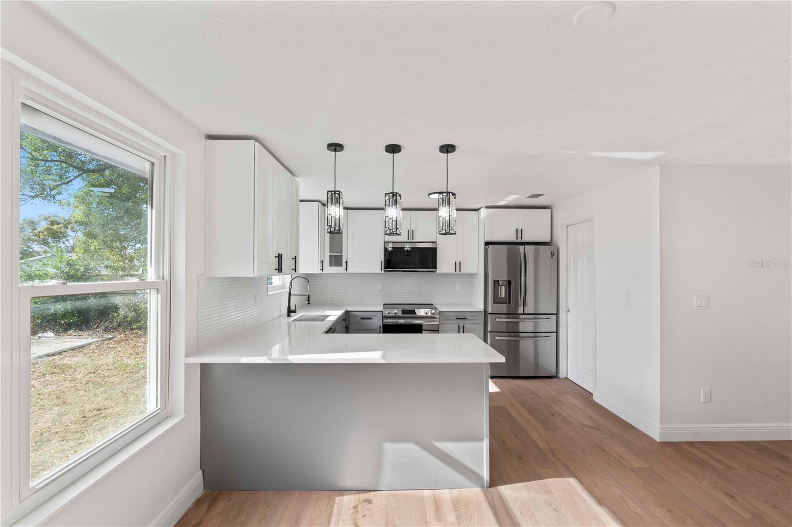 Image 9 of 31 For 10072 Northcliffe Boulevard