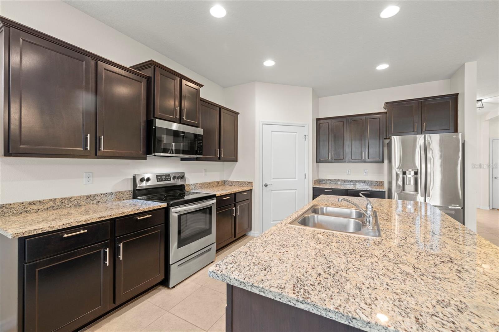 Image 10 of 39 For 13562 Paddington Way