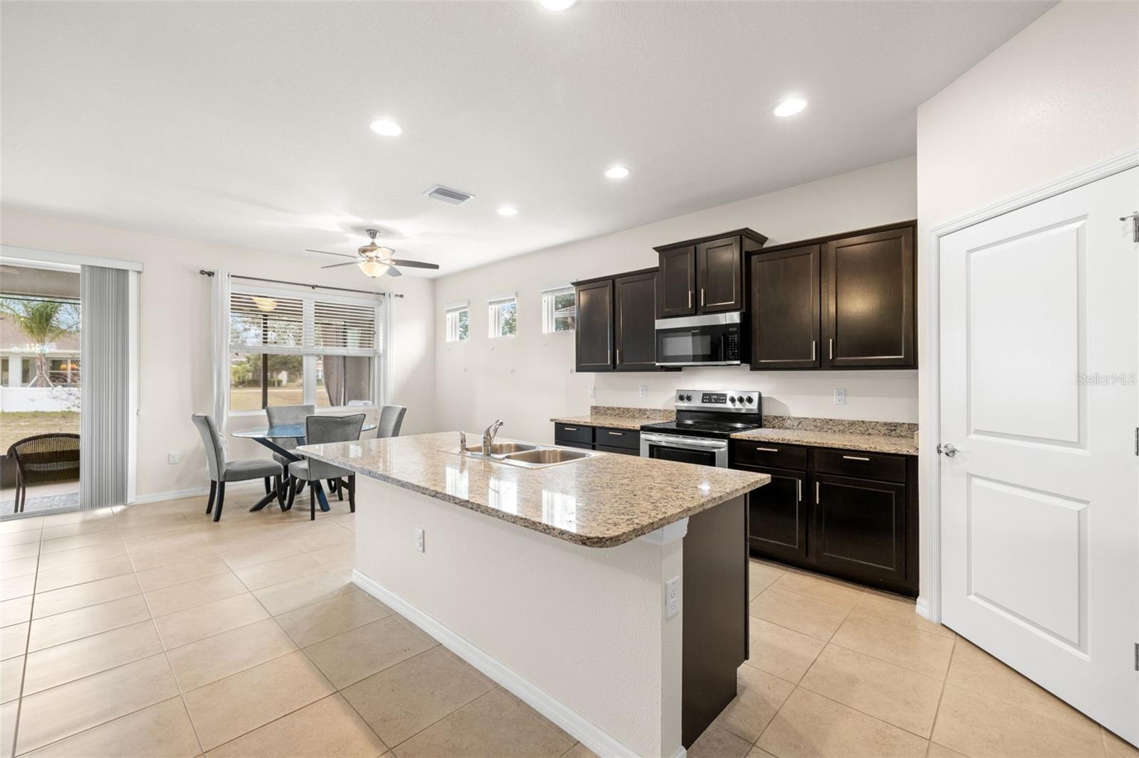 Image 5 of 39 For 13562 Paddington Way