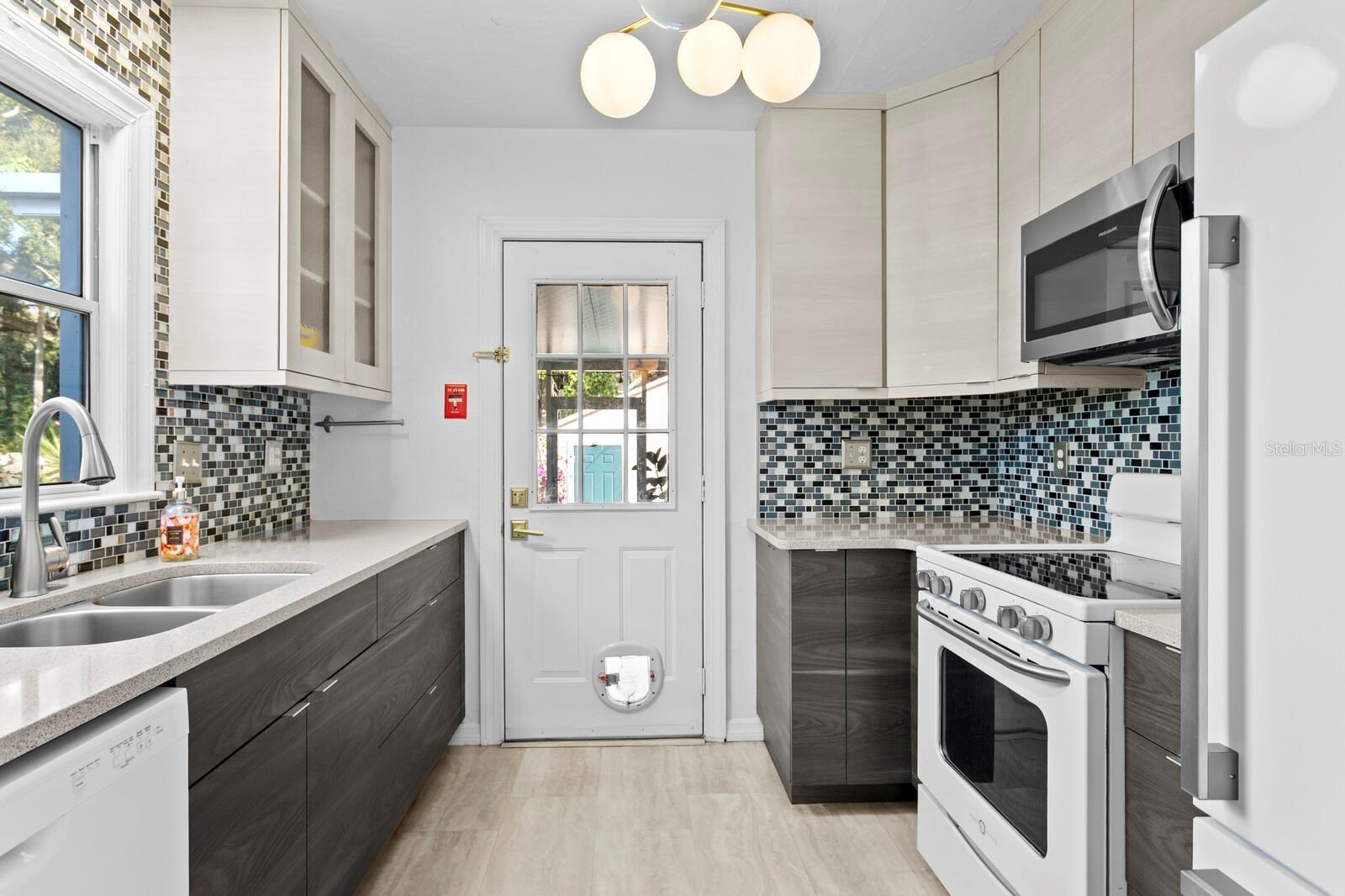 Image 11 of 41 For 1645 15th Street N