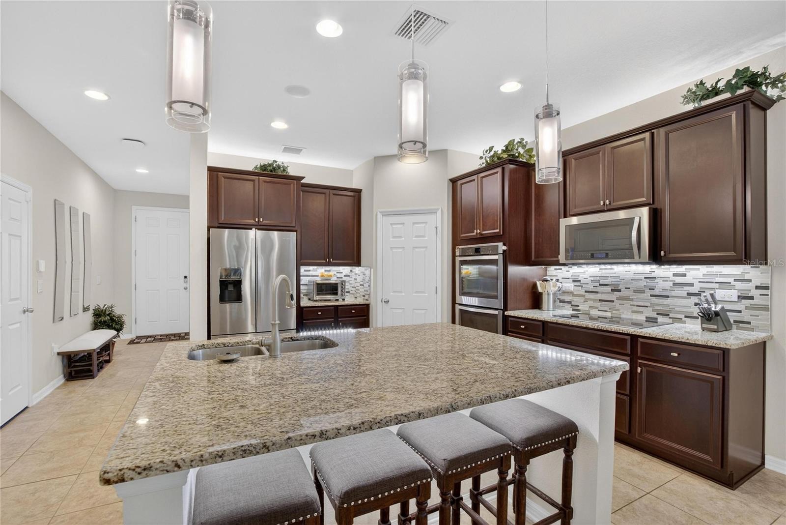 Listing photo id 24 for 10435 Alcon Blue Drive