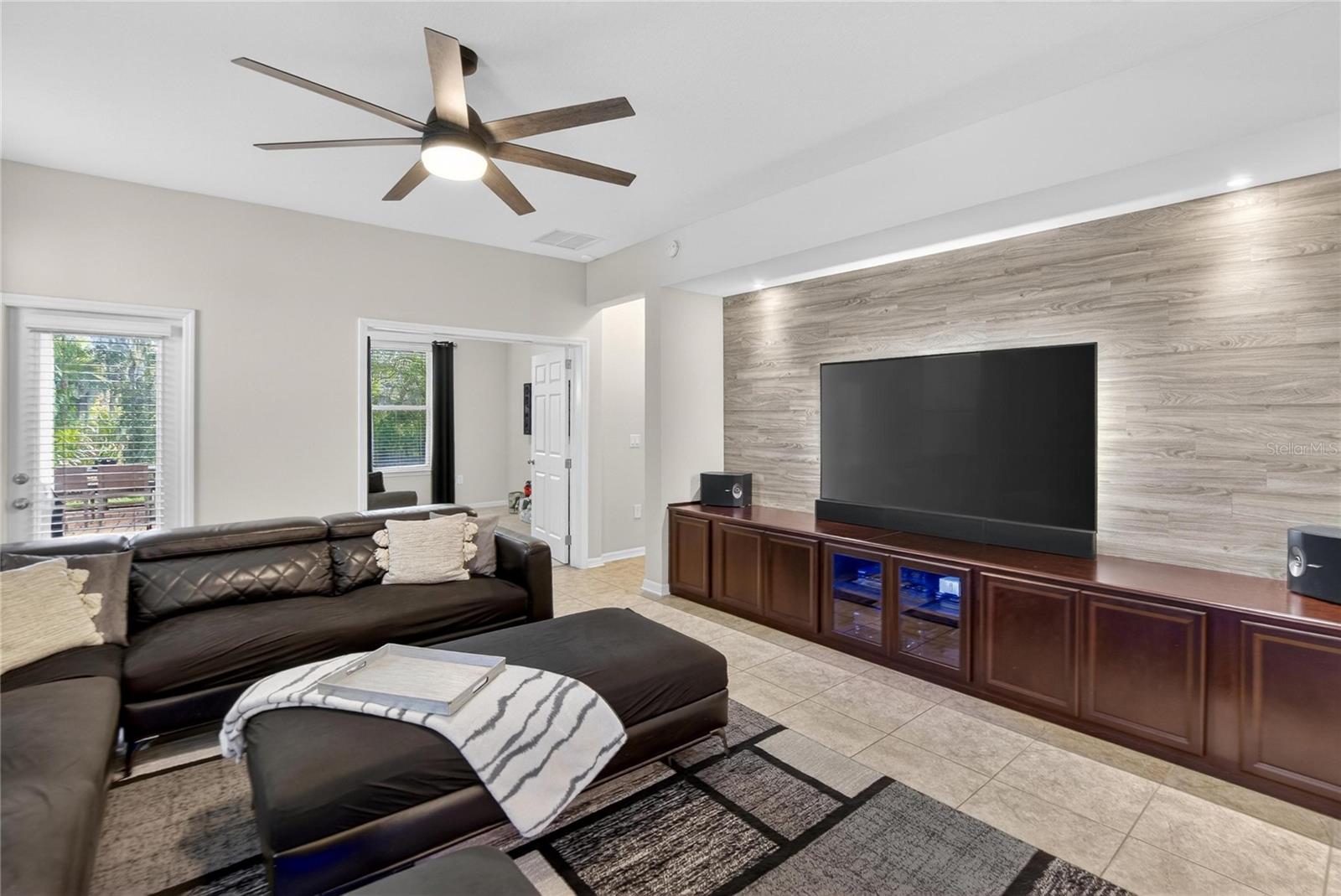 Listing photo id 33 for 10435 Alcon Blue Drive