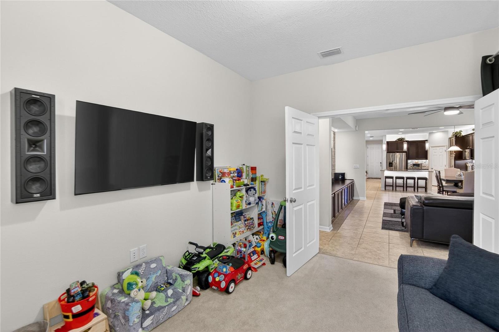 Listing photo id 38 for 10435 Alcon Blue Drive