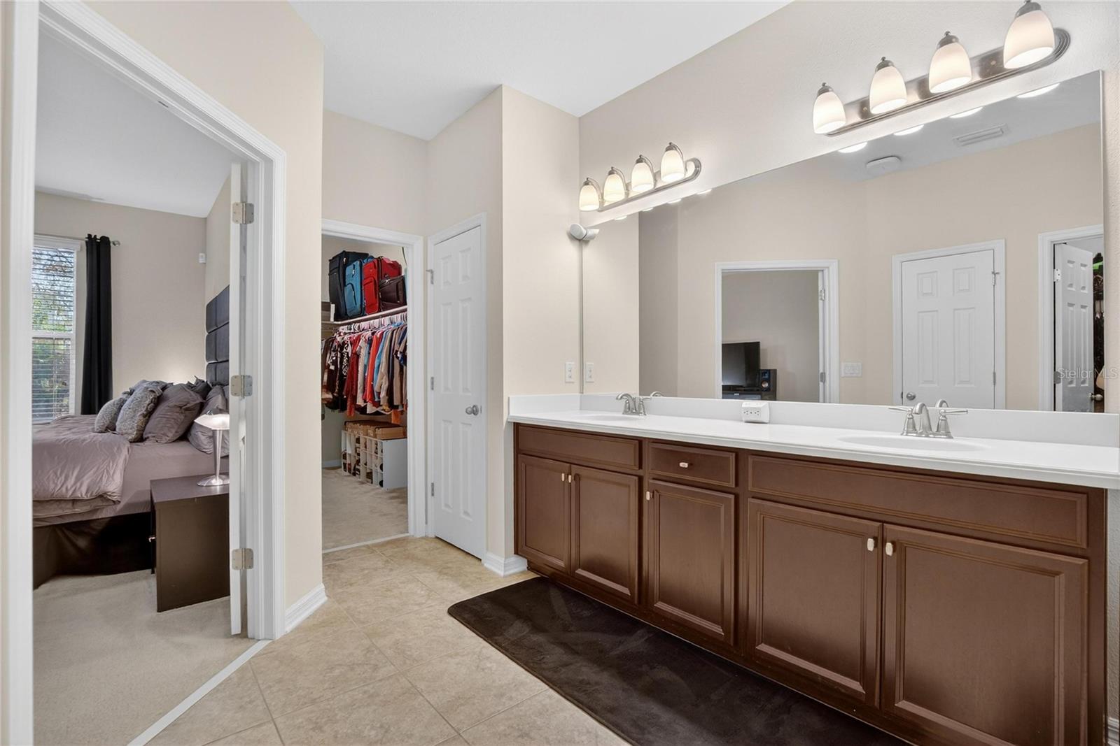 Listing photo id 44 for 10435 Alcon Blue Drive