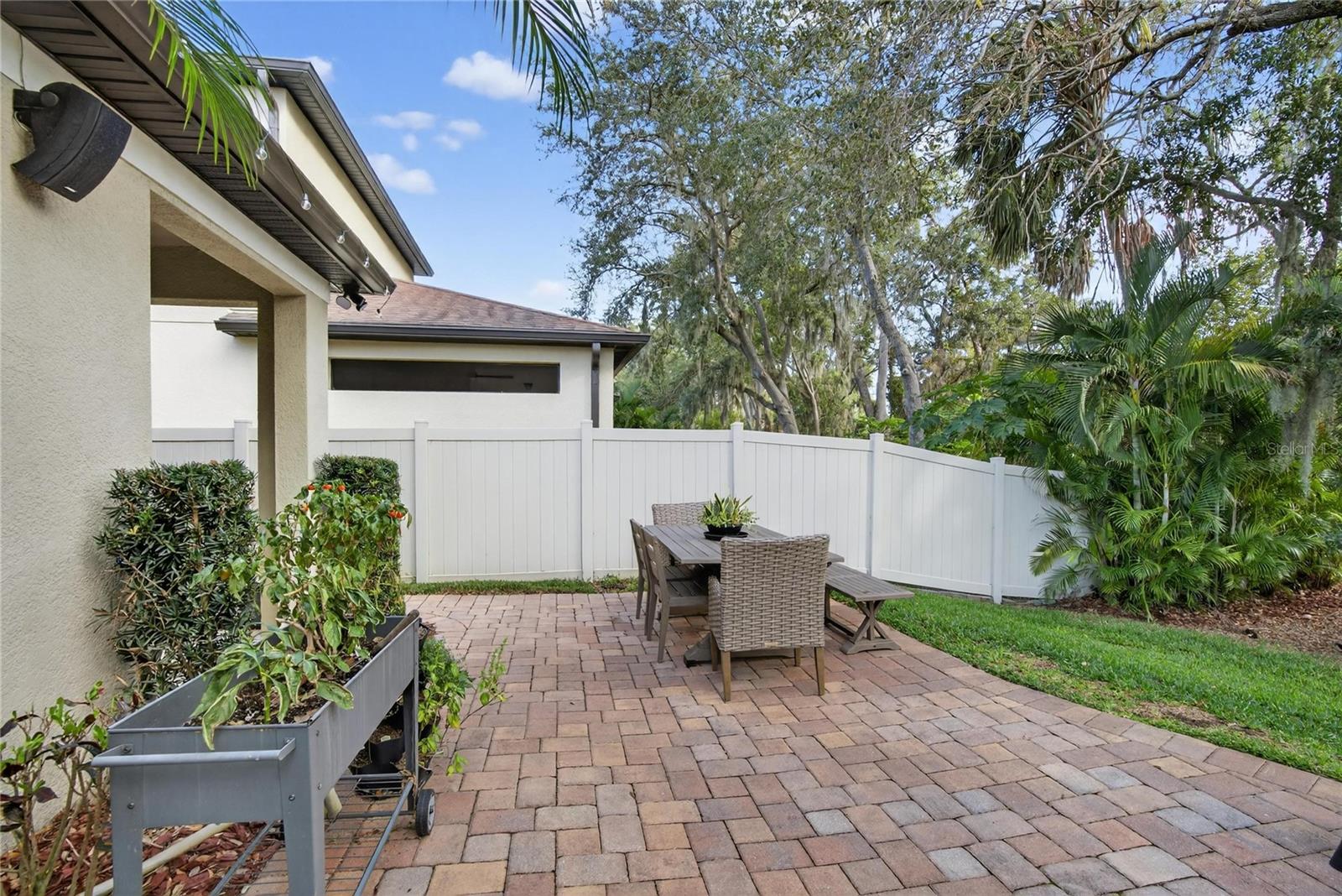 Listing photo id 52 for 10435 Alcon Blue Drive