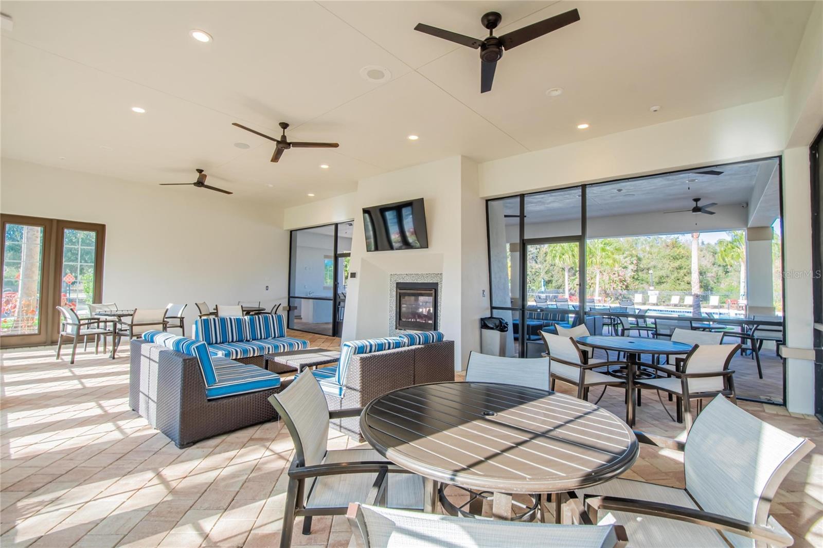 Listing photo id 71 for 10435 Alcon Blue Drive