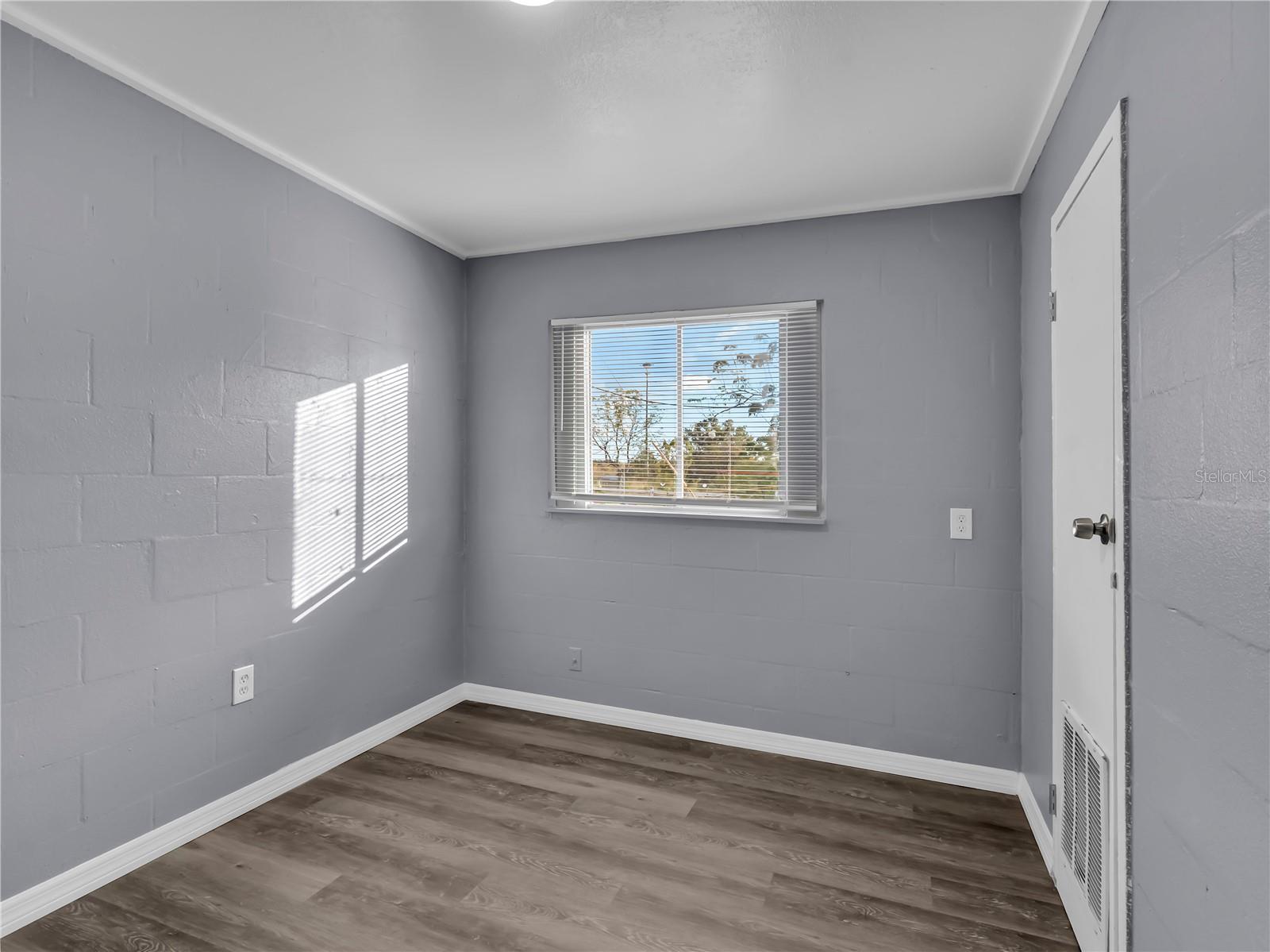 Image 23 of 39 For 301 3rd Terrace