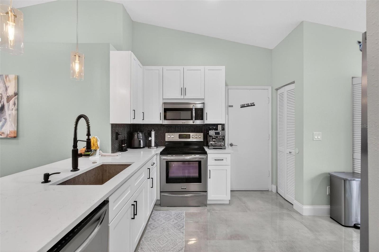 Image 5 of 28 For 1484 Cairn Court