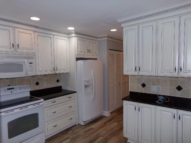 Image 4 of 17 For 7630 Balharbour Drive