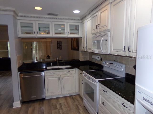 Image 5 of 17 For 7630 Balharbour Drive