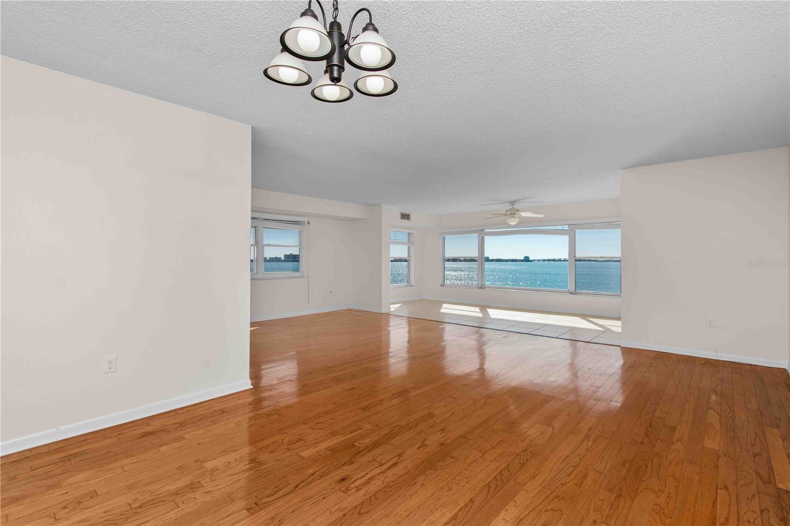 Image 11 of 57 For 5980 Shore Boulevard S 701