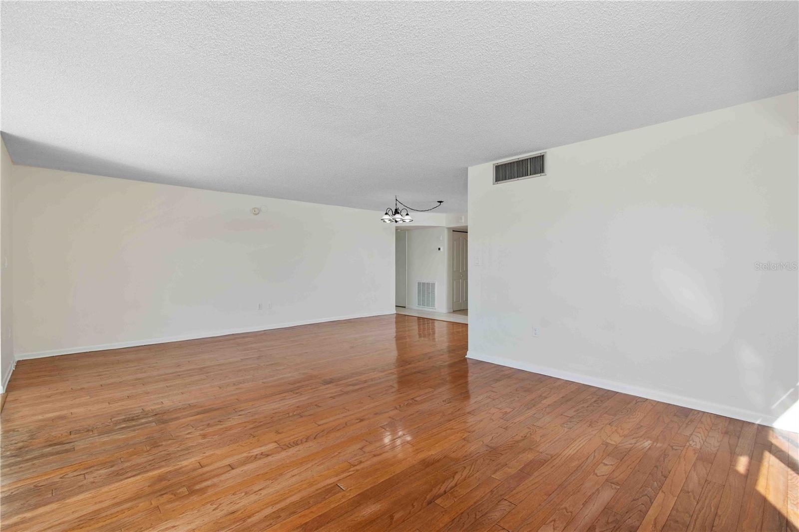 Image 13 of 57 For 5980 Shore Boulevard S 701