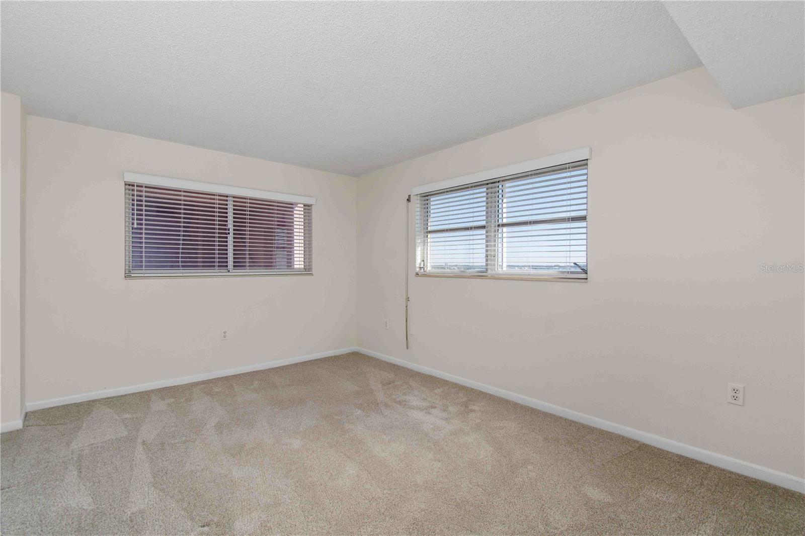 Image 27 of 57 For 5980 Shore Boulevard S 701