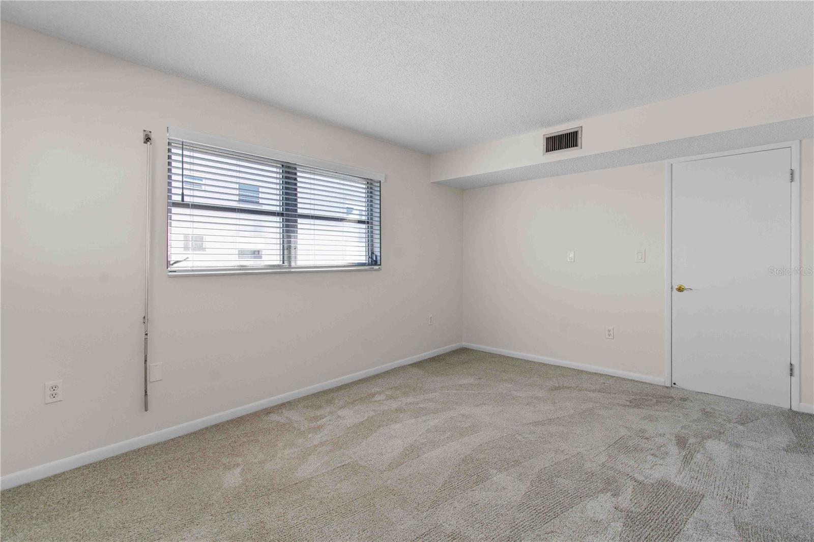 Image 28 of 57 For 5980 Shore Boulevard S 701