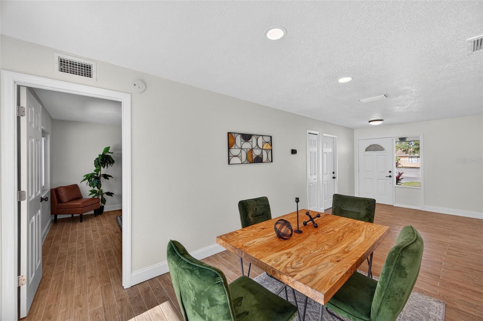 Image 13 of 45 For 3733 Coppertree Circle