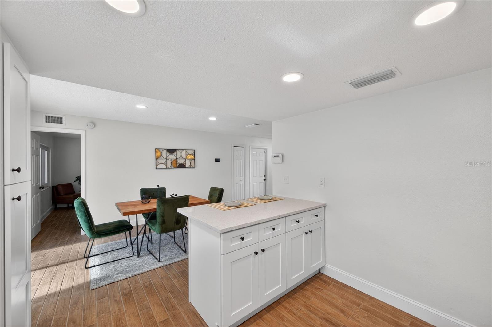 Image 9 of 45 For 3733 Coppertree Circle