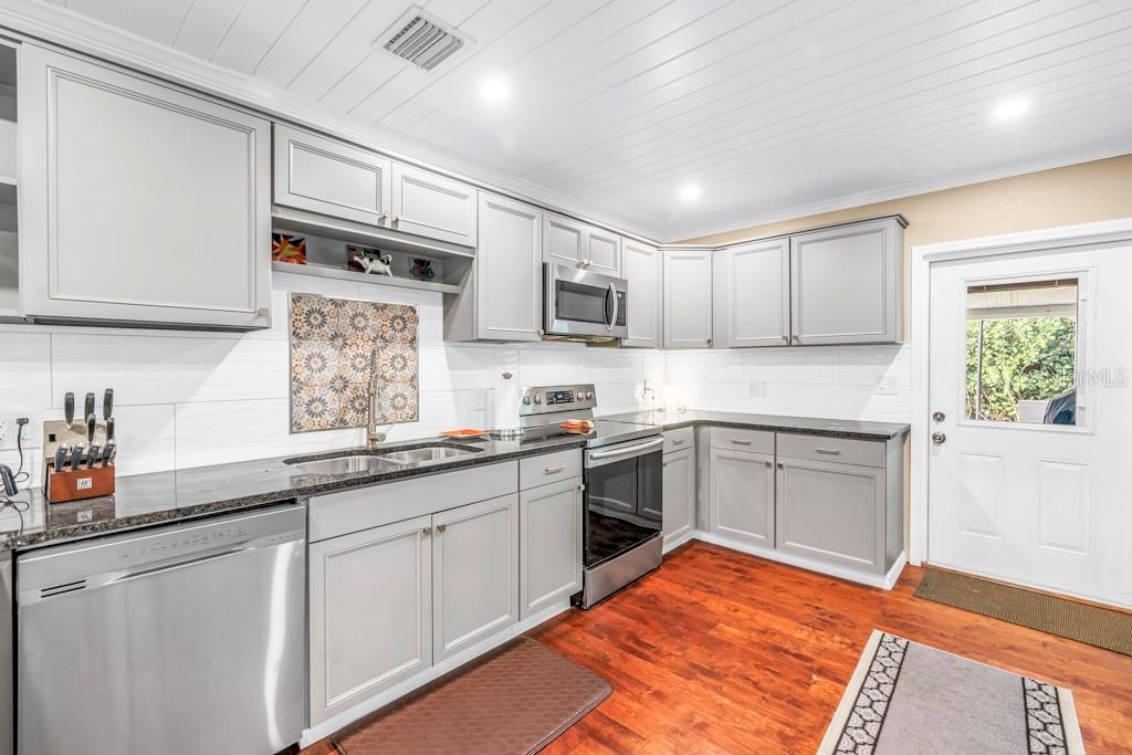 Image 12 of 32 For 5344 1st Avenue S