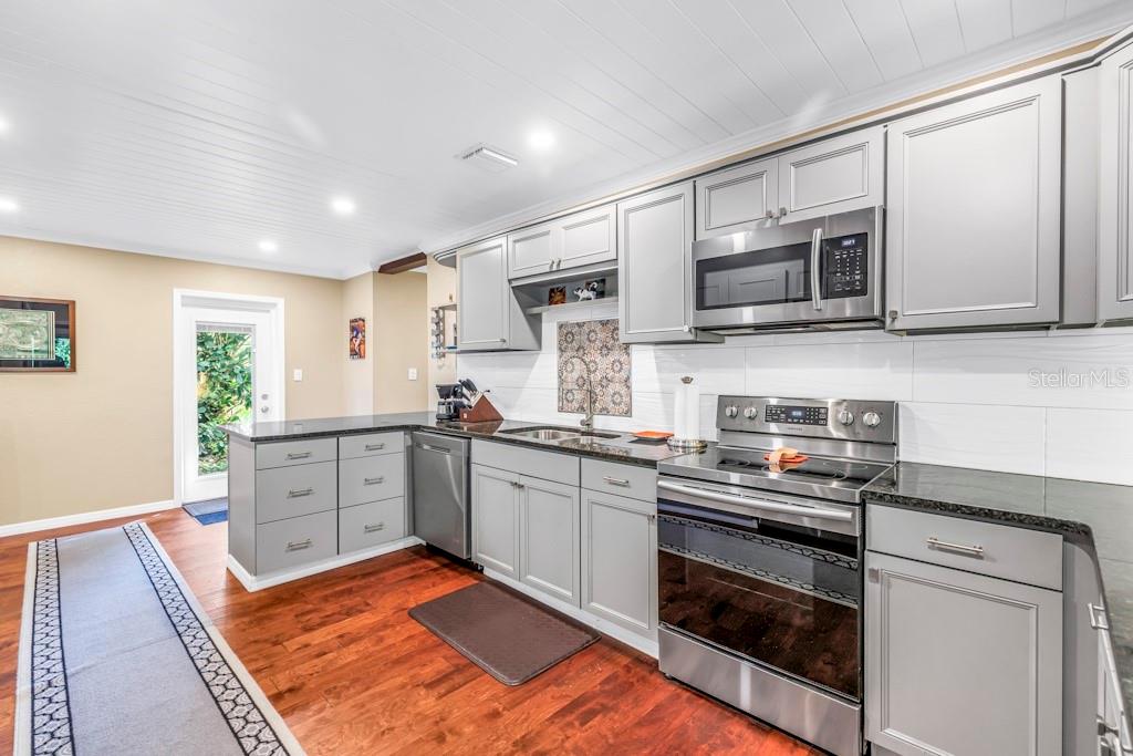 Image 14 of 32 For 5344 1st Avenue S