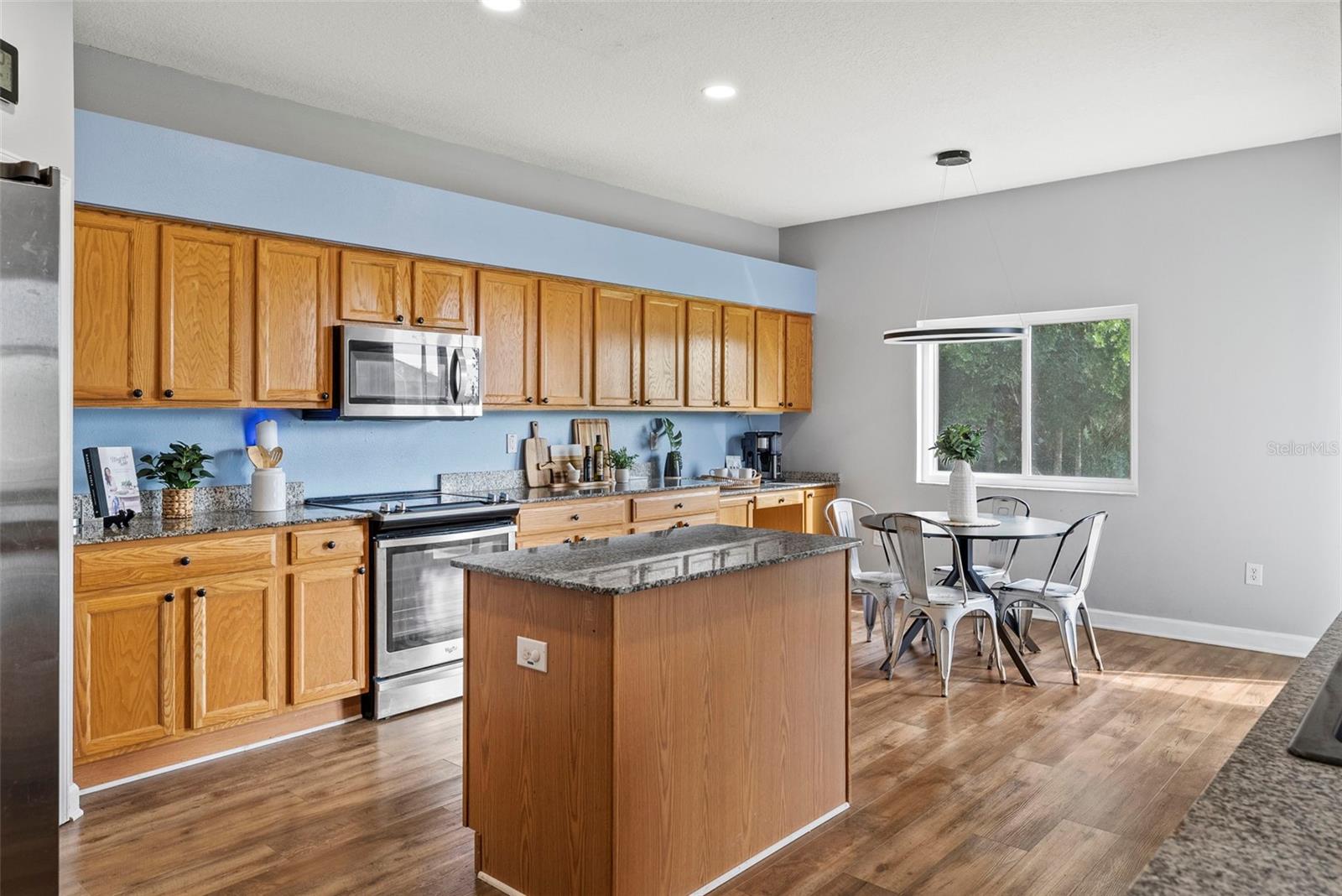 Image 11 of 63 For 25521 Bruford Boulevard