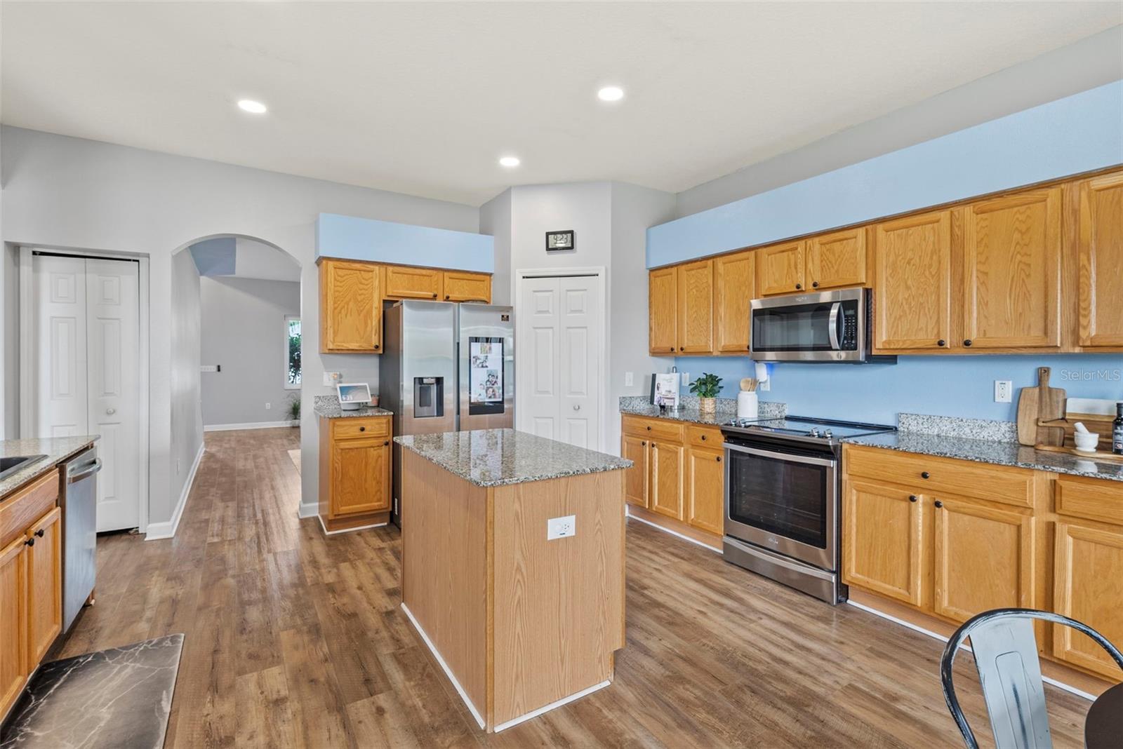 Image 13 of 63 For 25521 Bruford Boulevard