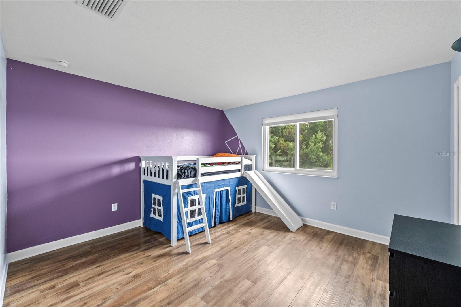 Image 33 of 63 For 25521 Bruford Boulevard