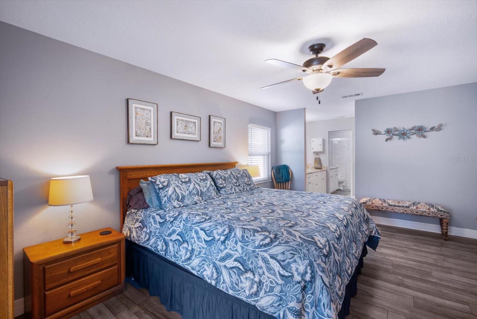 Image 11 of 27 For 16646 Vallely Drive