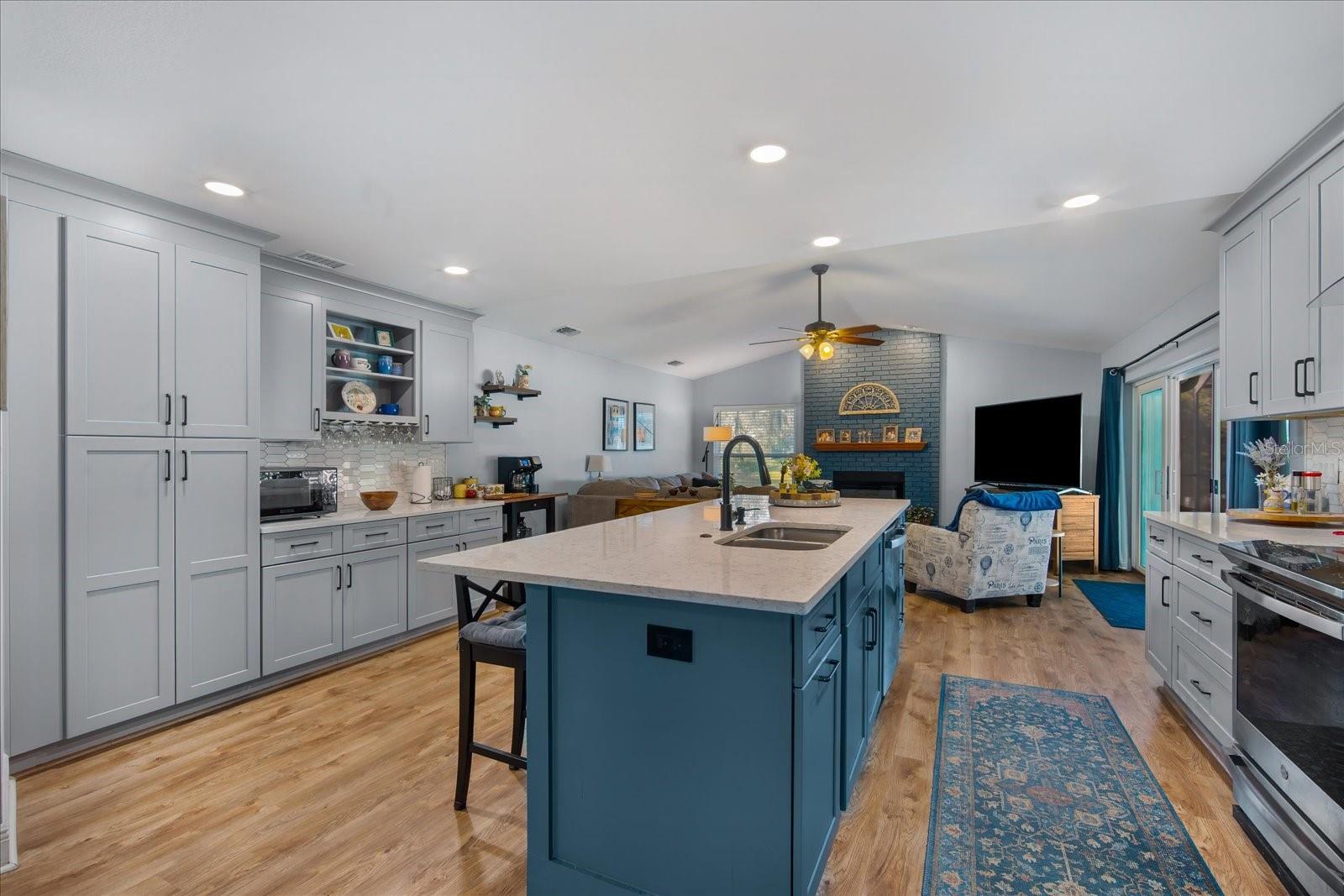 Image 6 of 27 For 16646 Vallely Drive