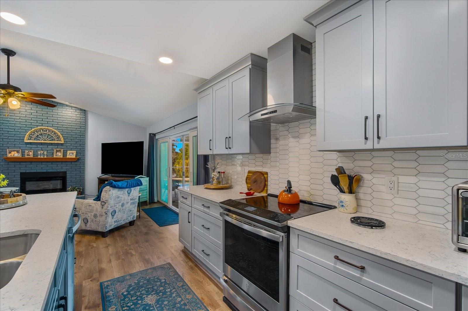 Image 7 of 27 For 16646 Vallely Drive