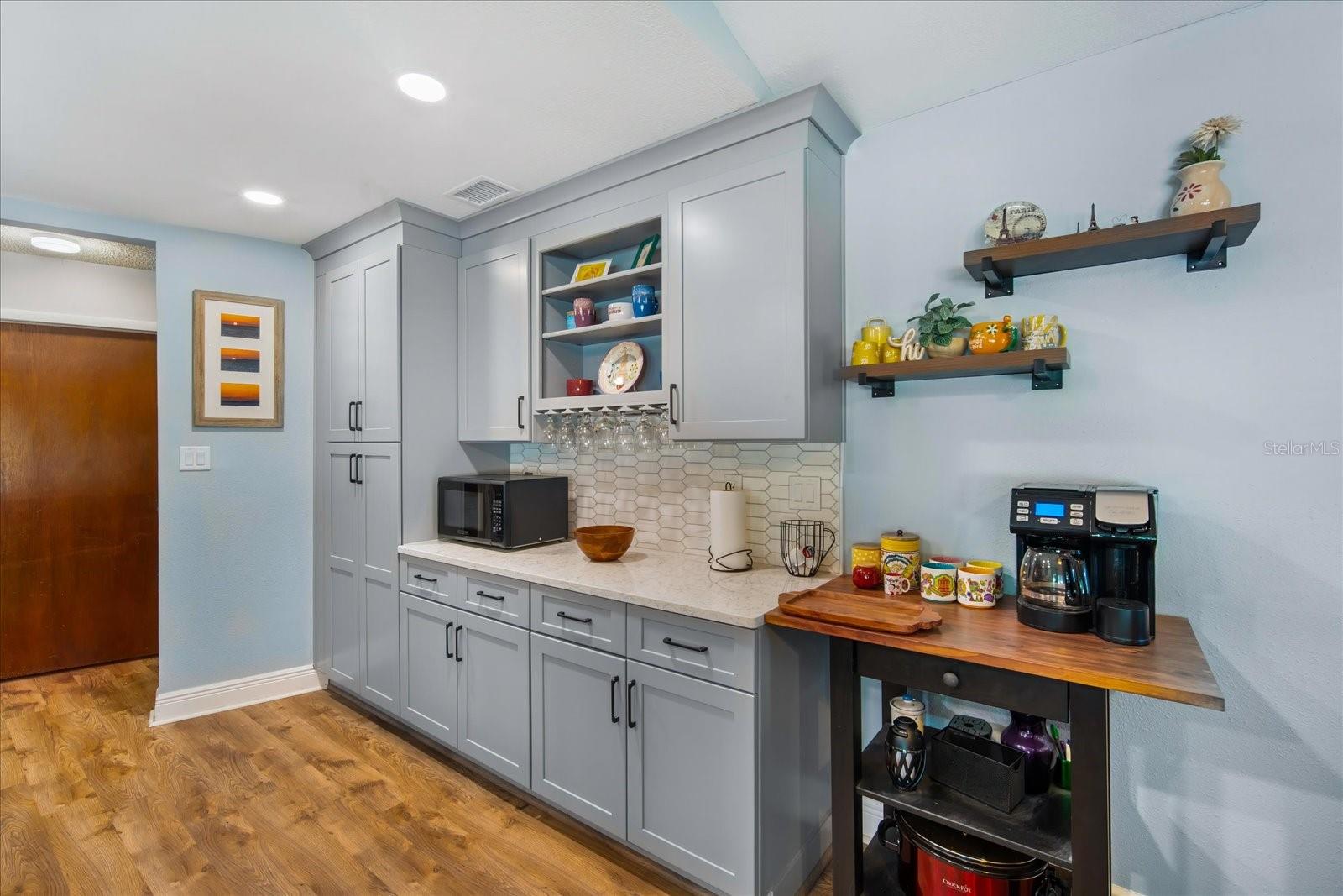 Image 8 of 27 For 16646 Vallely Drive