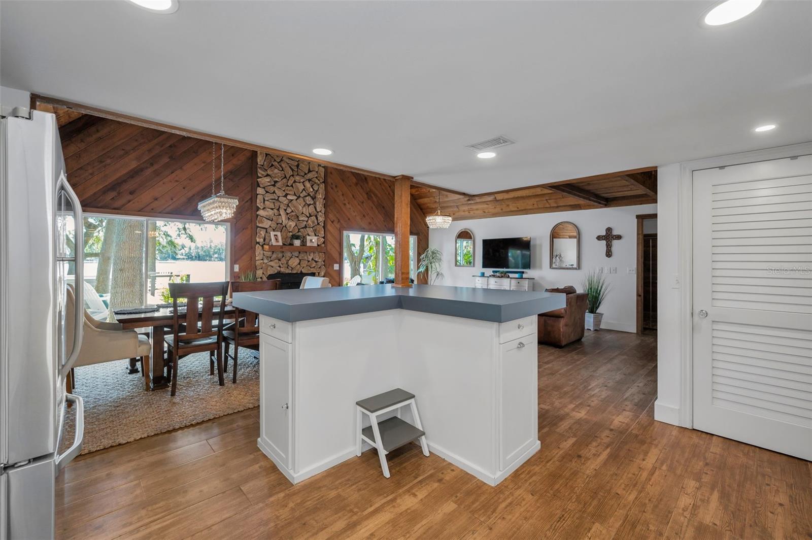 Image 24 of 84 For 16019 Chastain Road