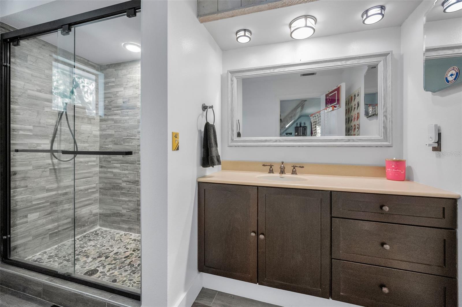 Image 39 of 84 For 16019 Chastain Road