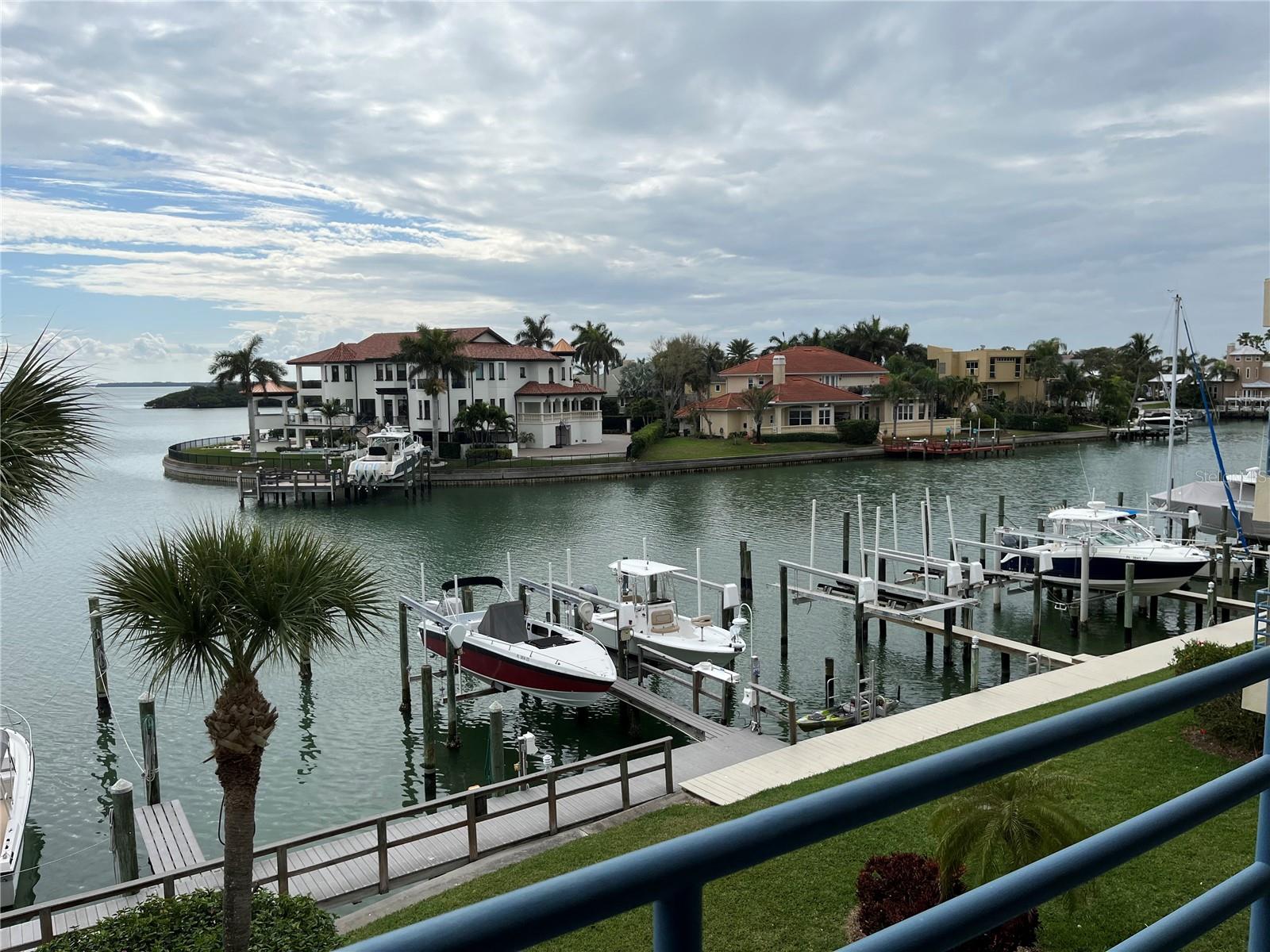 Image 24 of 27 For 363 Pinellas Bayway S 36