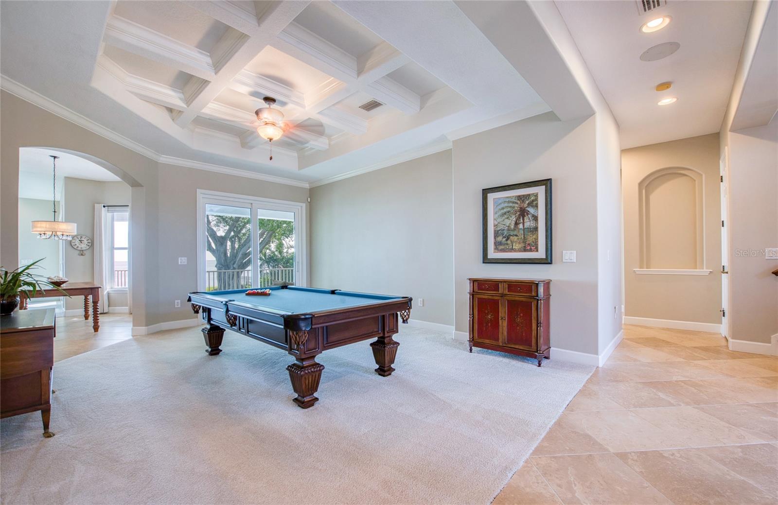 Listing photo id 9 for 5918 Bahama Shores Drive S